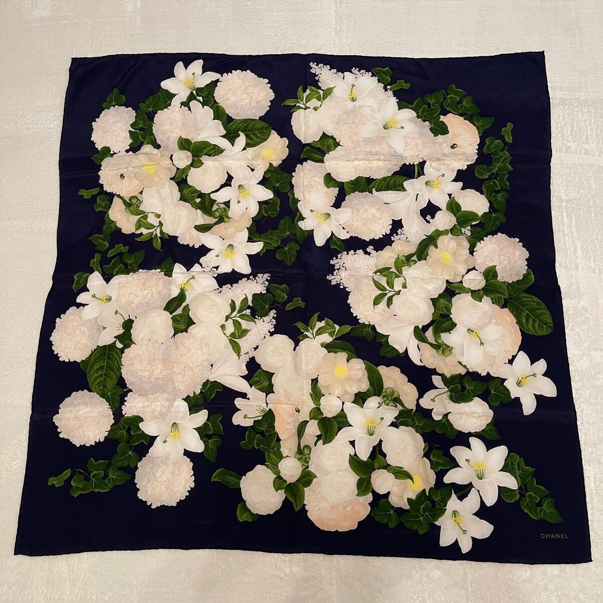 1円スタート CHANEL シャネル 大判 スカーフ シルク100 花柄 1円スタート CHANEL シャネル 大判 スカーフ シルク100 花柄