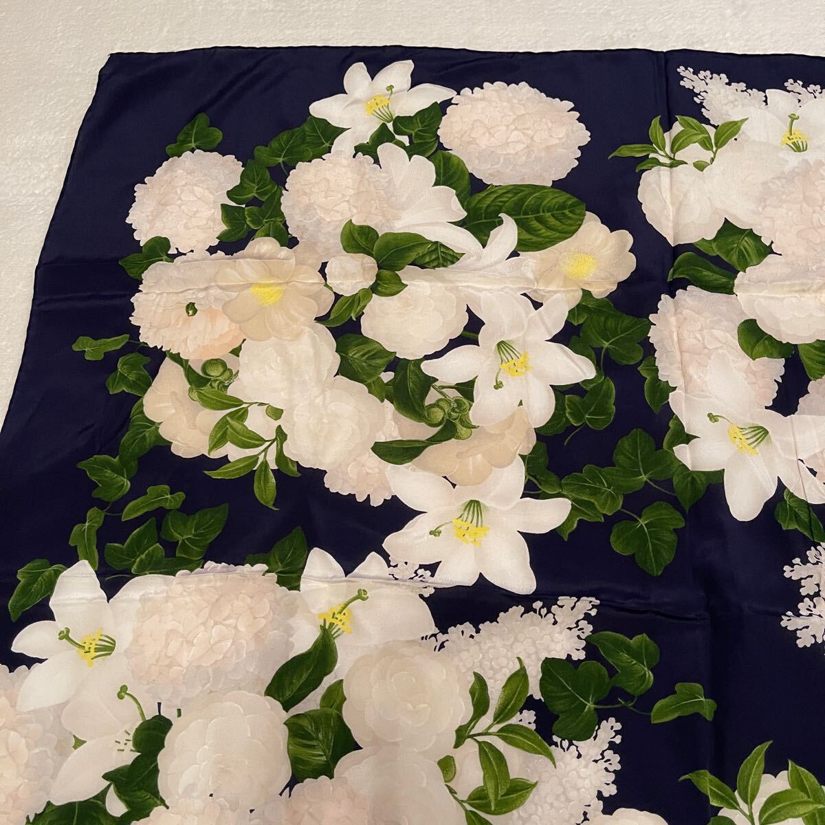 1円スタート CHANEL シャネル 大判 スカーフ シルク100 花柄 1円スタート CHANEL シャネル 大判 スカーフ シルク100 花柄
