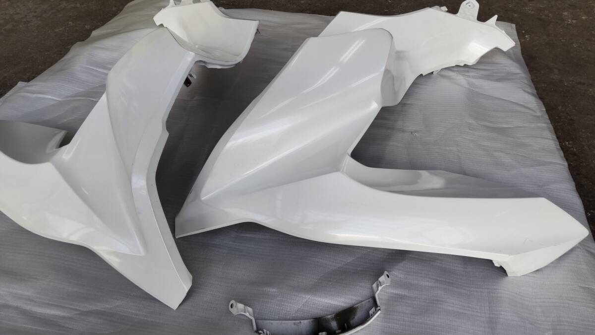ホンダPCX125 JK05フロントカウル左右（ジャンク） ホンダ PCX125 JK05 フロントカウル左右セット ジャンク