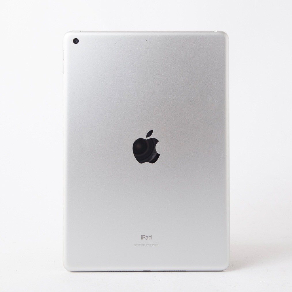 極美品】iPad 第9世代 Wi-Fiモデル シルバー 64GB付属品完備 極美品】iPad 第9世代 Wi-Fiモデル シルバー 64GB付属品完備