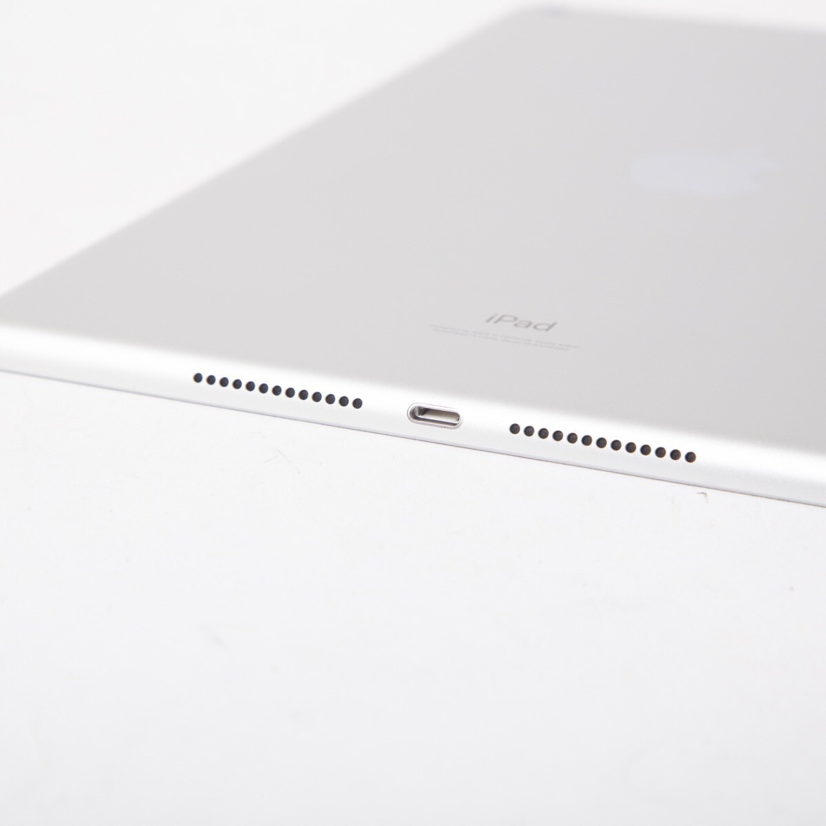 極美品】iPad 第9世代 Wi-Fiモデル シルバー 64GB付属品完備 極美品】iPad 第9世代 Wi-Fiモデル シルバー 64GB付属品完備