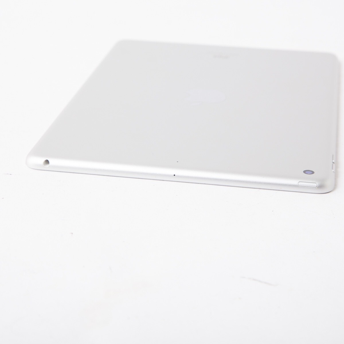 極美品】iPad 第9世代 Wi-Fiモデル シルバー 64GB付属品完備 極美品】iPad 第9世代 Wi-Fiモデル シルバー 64GB付属品完備