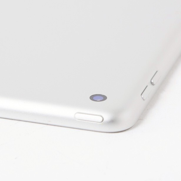 極美品】iPad 第9世代 Wi-Fiモデル シルバー 64GB付属品完備 極美品】iPad 第9世代 Wi-Fiモデル シルバー 64GB付属品完備