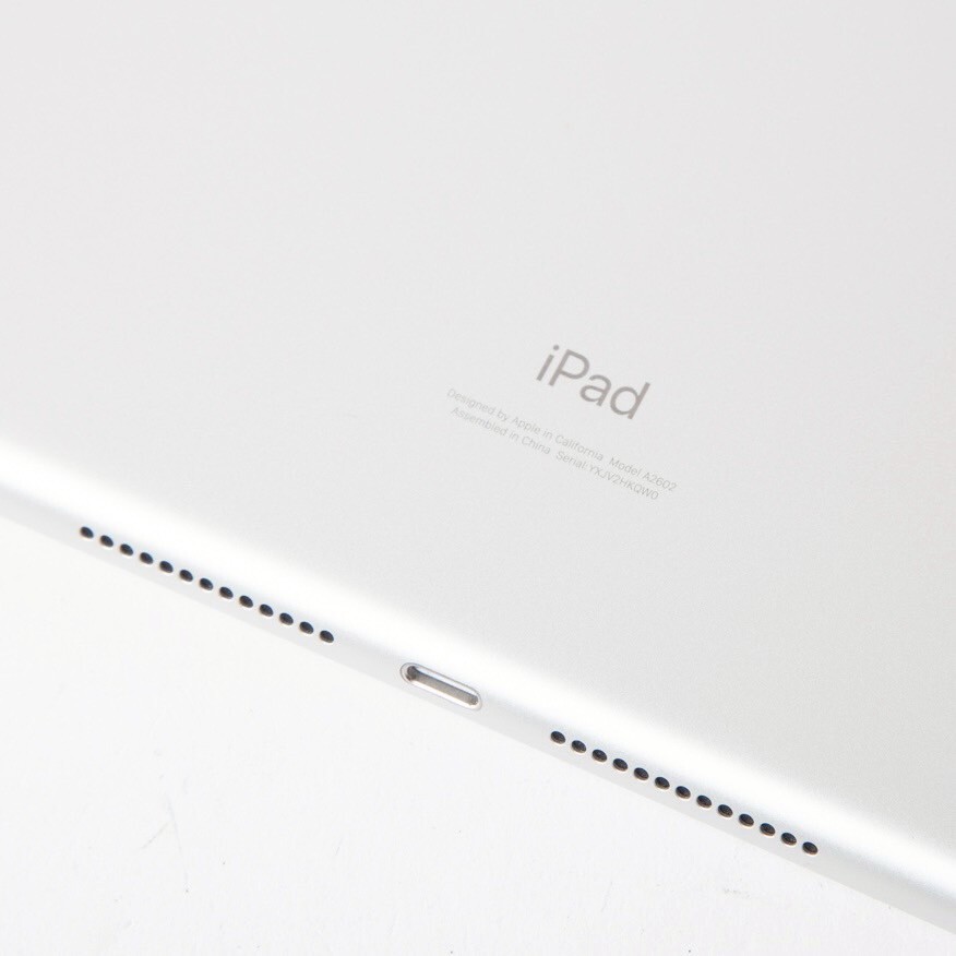 極美品】iPad 第9世代 Wi-Fiモデル シルバー 64GB付属品完備 極美品】iPad 第9世代 Wi-Fiモデル シルバー 64GB付属品完備