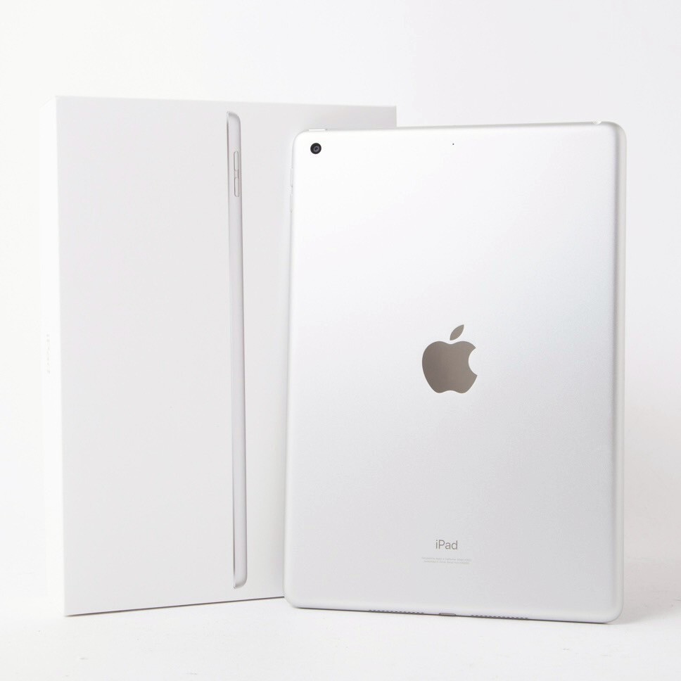 極美品】iPad 第9世代 Wi-Fiモデル シルバー 64GB付属品完備 極美品】iPad 第9世代 Wi-Fiモデル シルバー 64GB付属品完備