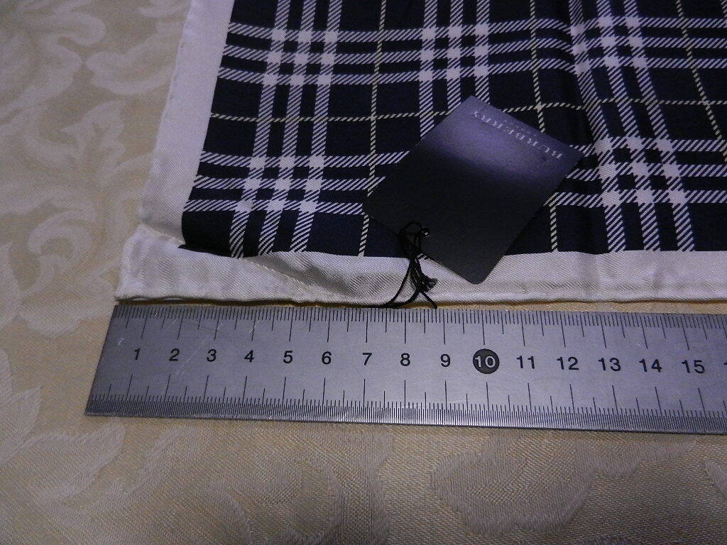 バーバリー☆BURBERRY☆大判ハンカチ☆絹100%☆難あり(服飾小物 バーバリー☆BURBERRY☆大判ハンカチ☆絹100%☆難あり(服飾小物