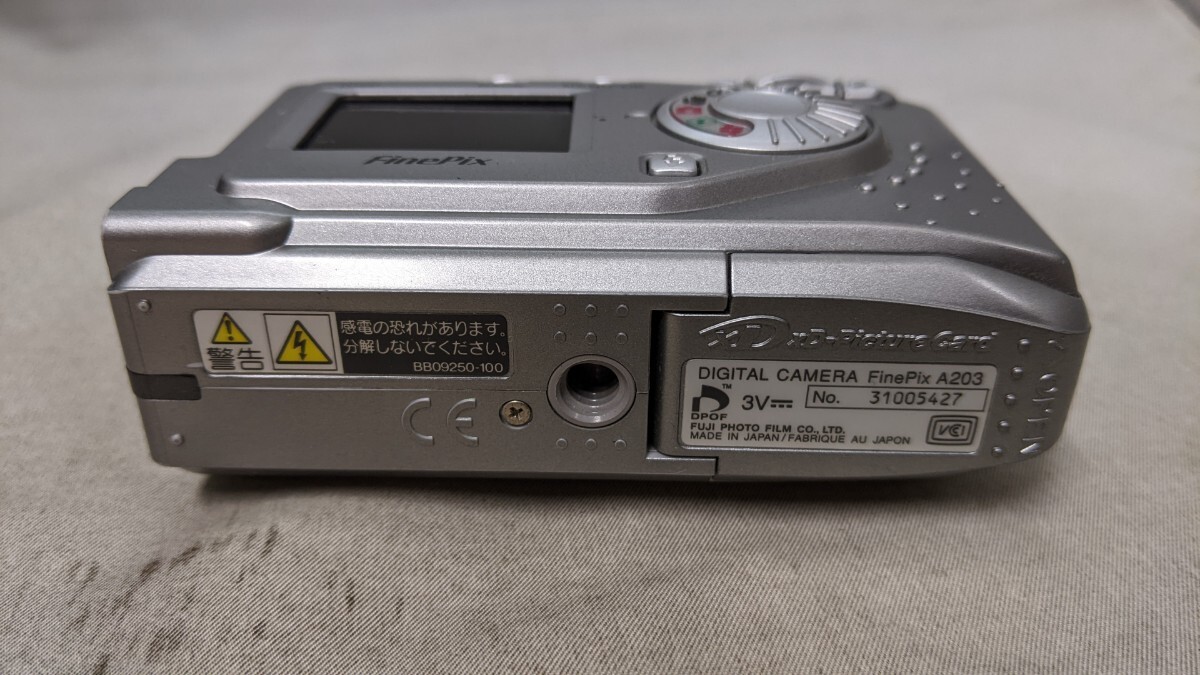 H5327 FUJIFILM FinePix A203 コンパクトデジタルカメラ/小型 H5327 FUJIFILM FinePix A203 コンパクトデジタルカメラ/小型