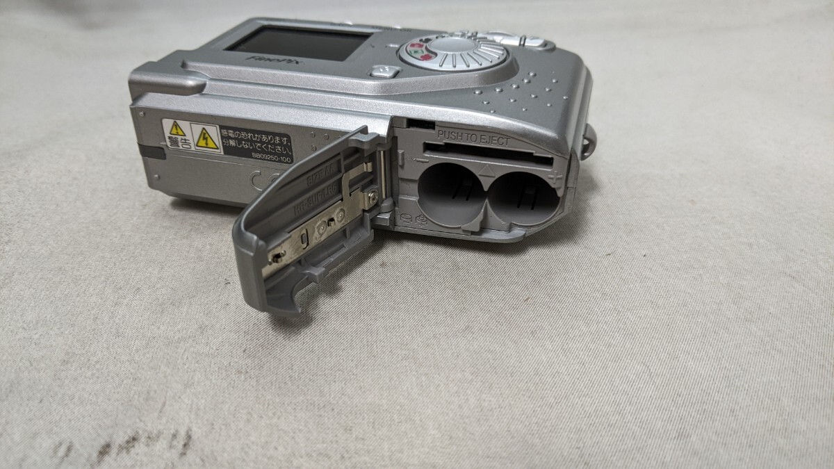 H5327 FUJIFILM FinePix A203 コンパクトデジタルカメラ/小型 H5327 FUJIFILM FinePix A203 コンパクトデジタルカメラ/小型