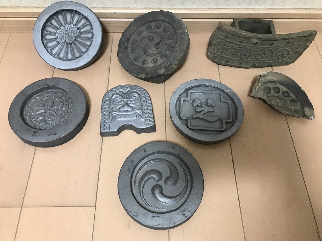 ☆ 【現状渡し】 まとめて 瓦 鬼瓦 屋根瓦 装飾 建築 建具 神社 ☆ 【現状渡し】 まとめて 瓦 鬼瓦 屋根瓦 装飾 建築 建具 神社