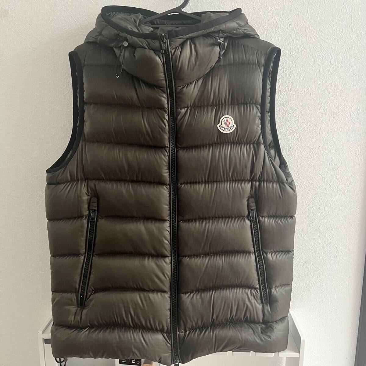 MONCLER RAY GILET ダウンベスト カーキ サイズ2 M〜L MONCLER RAY GILET ダウンベスト カーキ サイズ2 M〜L
