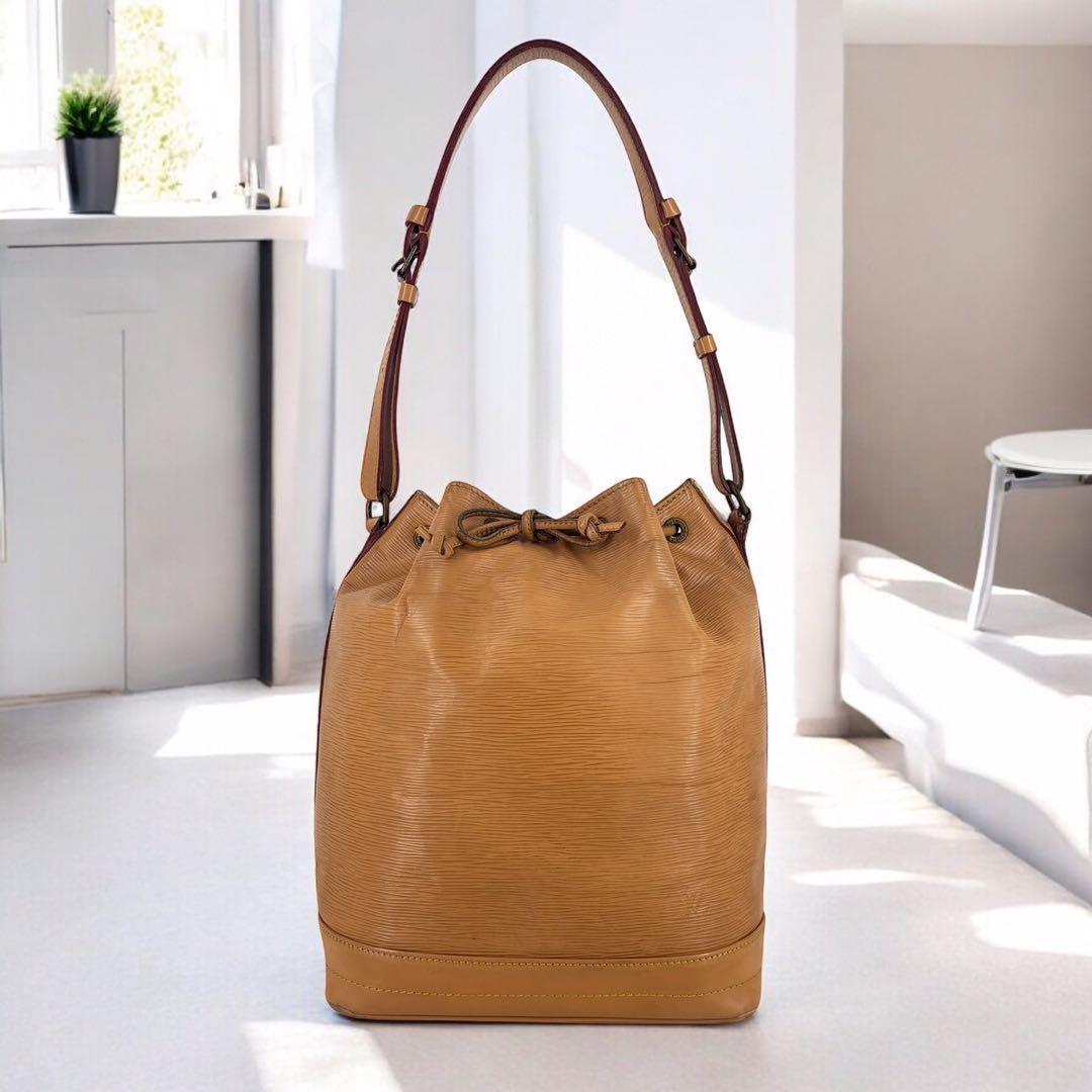 美品】 Louis Vuitton エピ ノエ ショルダーバッグ ベージュ 美品】 Louis Vuitton エピ ノエ ショルダーバッグ ベージュ