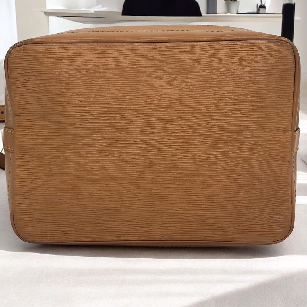 美品】 Louis Vuitton エピ ノエ ショルダーバッグ ベージュ 美品】 Louis Vuitton エピ ノエ ショルダーバッグ ベージュ