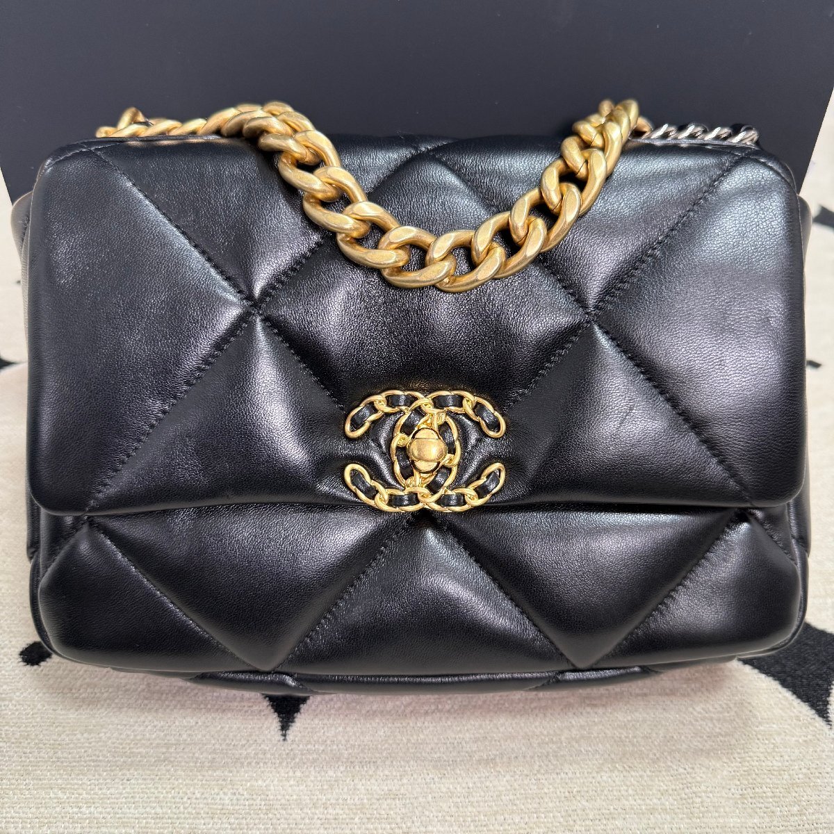 人気 新品同様 ☆CHANEL シャネル☆CHANEL 19 AS1160 ディズヌフ 人気 新品同様 ☆CHANEL シャネル☆CHANEL 19 AS1160 ディズヌフ