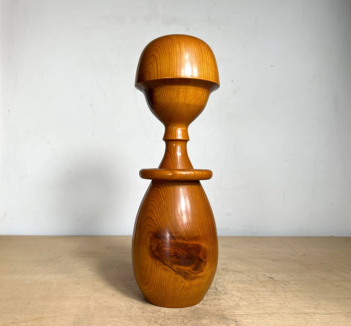 屋久杉でできたコケシ