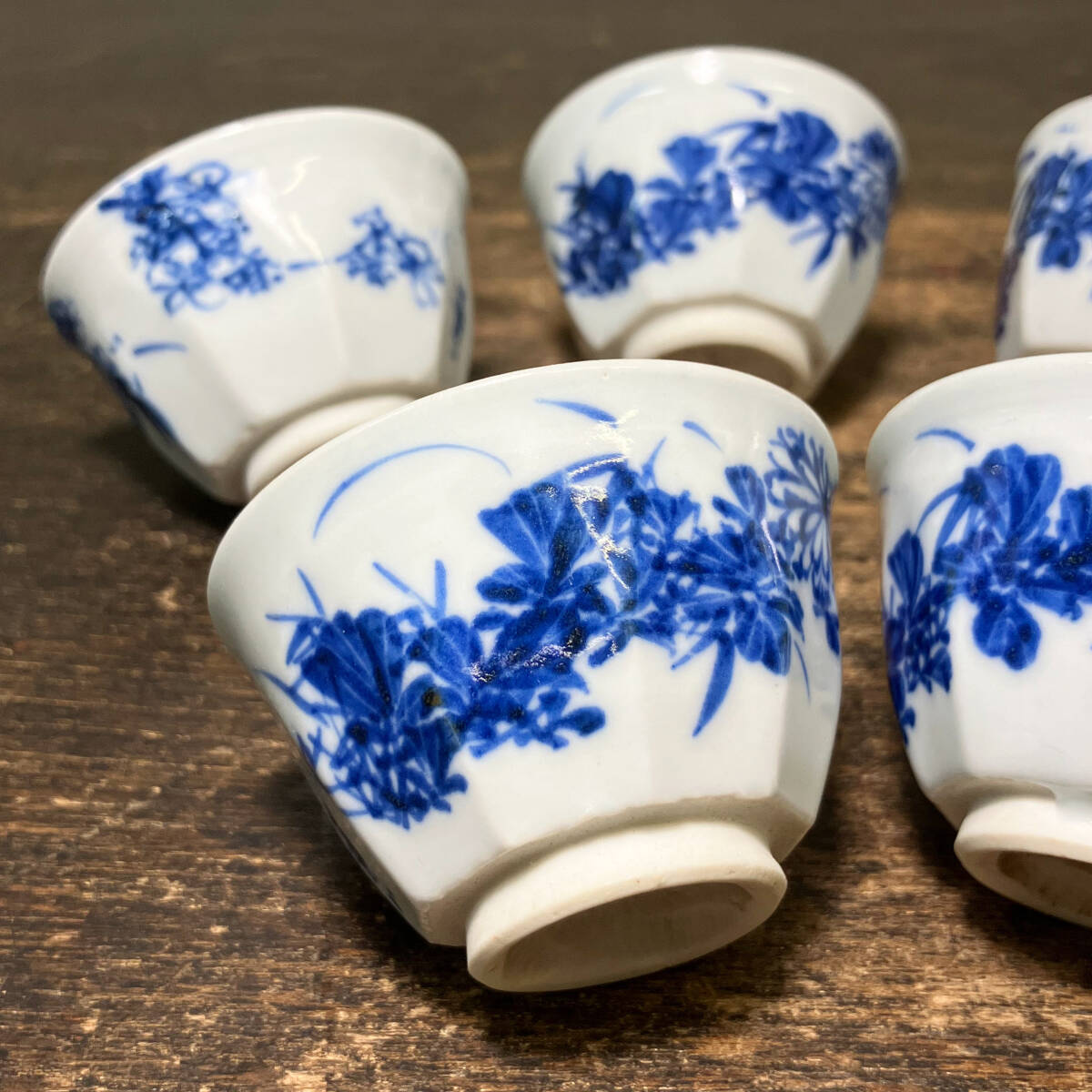京都⑥ 道八 造 青華 菊梅図 煎茶碗 5客 螺鈿蒔絵箱付 煎茶道具 京都⑥ 道八 造 青華 菊梅図 煎茶碗 5客 螺鈿蒔絵箱付 煎茶道具
