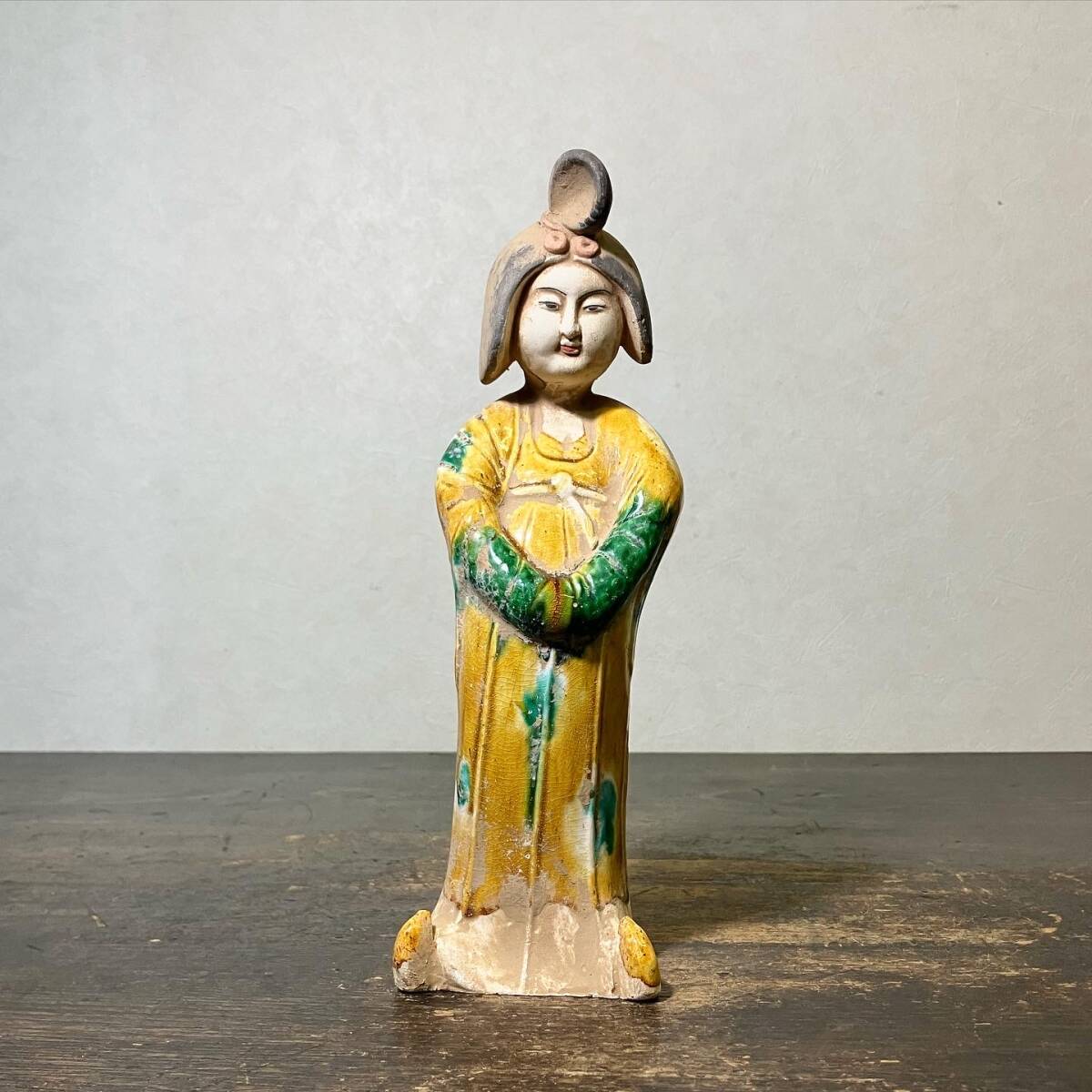 京都⑧ 整理品27 時代物 唐三彩婦人俑 高さ:26.7cm 唐物 中国 京都⑧ 整理品27 時代物 唐三彩婦人俑 高さ:26.7cm 唐物 中国