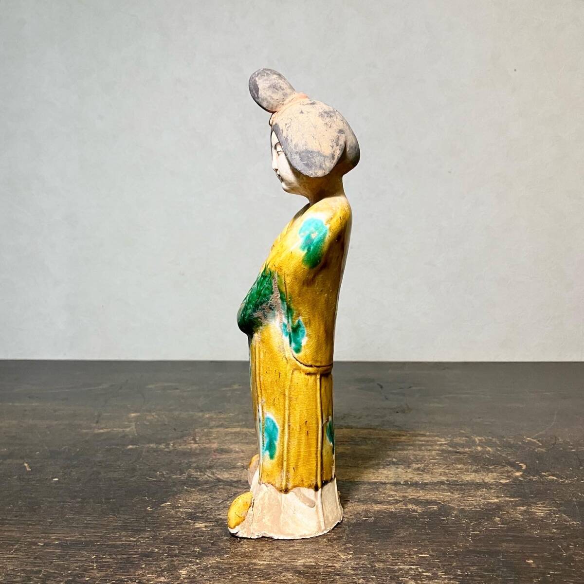 京都⑧ 整理品27 時代物 唐三彩婦人俑 高さ：26.7cm 唐物 中国