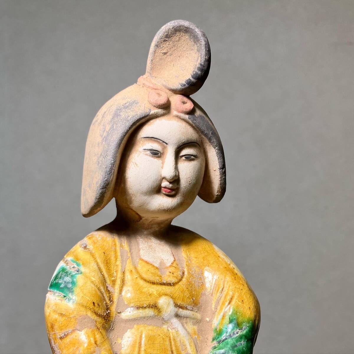 京都⑧ 整理品27 時代物 唐三彩婦人俑 高さ:26.7cm 唐物 中国 京都⑧ 整理品27 時代物 唐三彩婦人俑 高さ:26.7cm 唐物 中国
