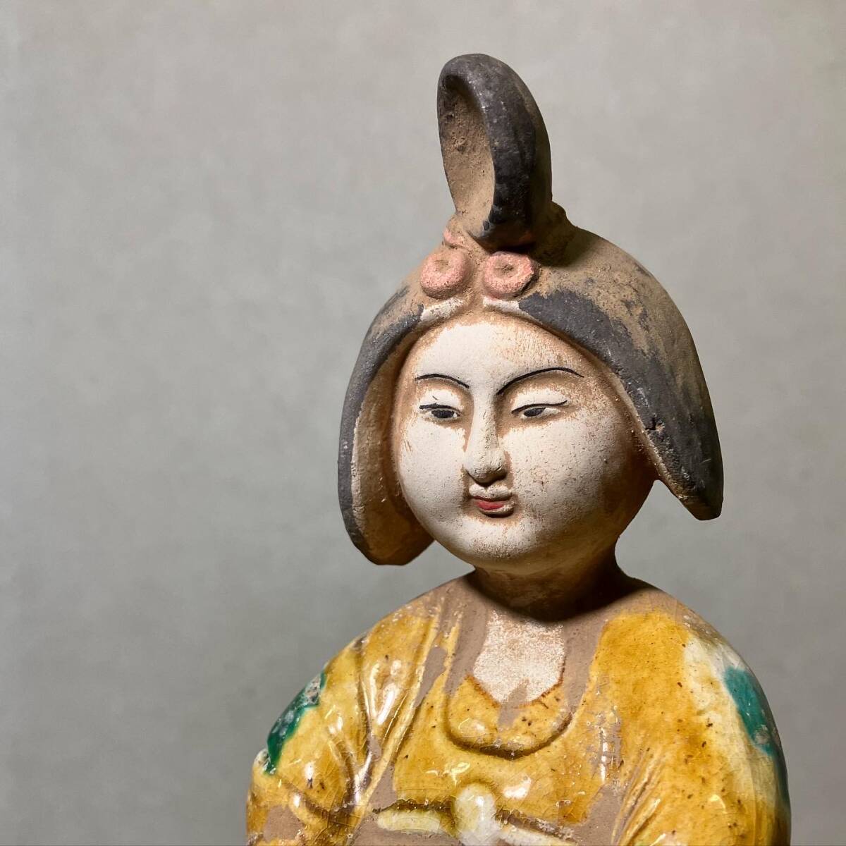 京都⑧ 整理品27 時代物 唐三彩婦人俑 高さ:26.7cm 唐物 中国 京都⑧ 整理品27 時代物 唐三彩婦人俑 高さ:26.7cm 唐物 中国