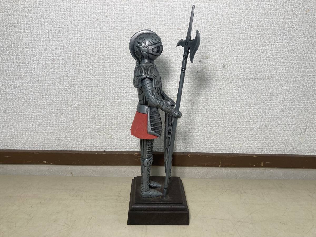 京都8☆ 西洋甲冑 鎧 騎士 高さ 約25cm 中世ヨーロッパ 盾 京都8☆ 西洋甲冑 鎧 騎士 高さ 約25cm 中世ヨーロッパ 盾