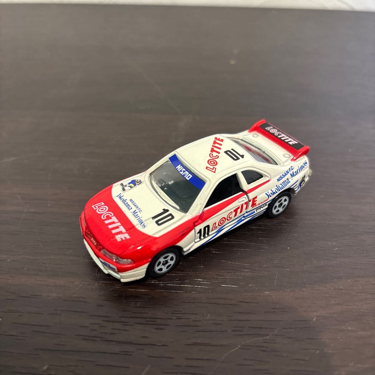TOMICA トミカ 1/60 NISSAN 日産 スカイライン GT-R R33 10 LOCTITE 日本製_画像1