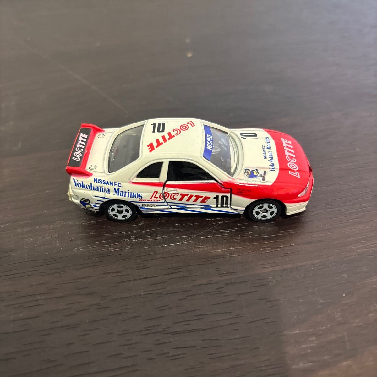 TOMICA トミカ 1/60 NISSAN 日産 スカイライン GT-R R33 10 LOCTITE 日本製_画像3