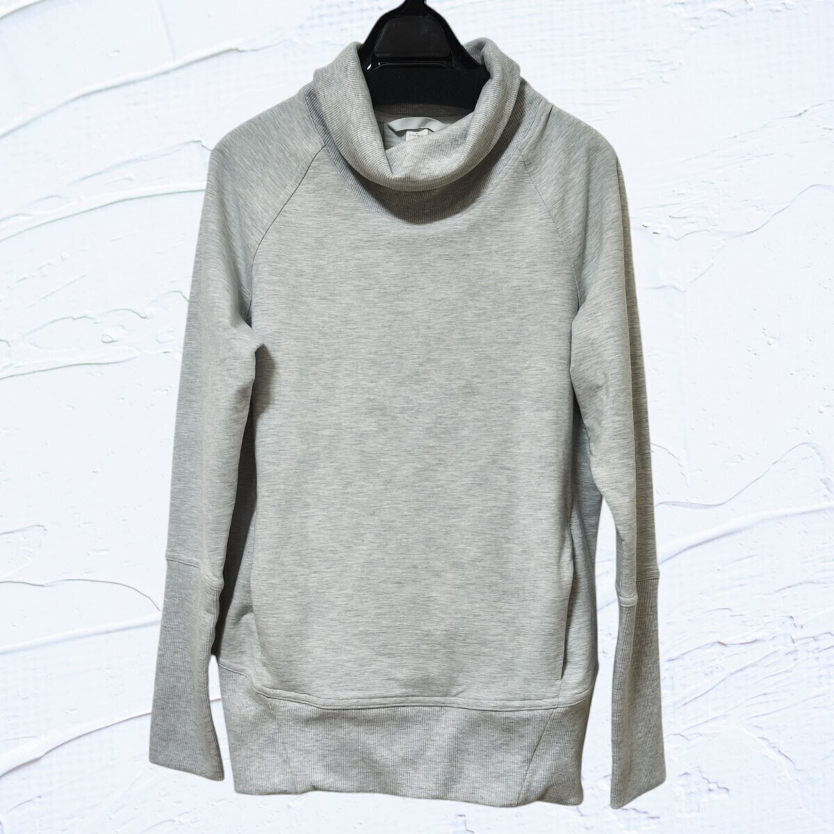 新品 lululemon(ルルレモン) ハイネック長袖トップス アウター 新品 lululemon(ルルレモン) ハイネック長袖トップス アウター