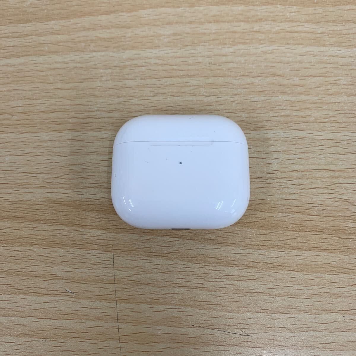 美品 ワイヤレスイヤホン Apple AirPods 第3世代 Lightning充電 美品 ワイヤレスイヤホン Apple AirPods 第3世代 Lightning充電