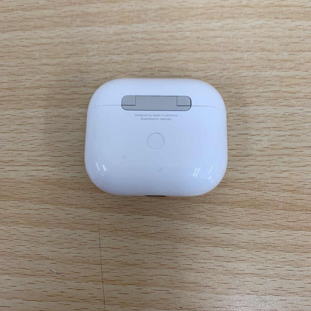 美品 ワイヤレスイヤホン Apple AirPods 第3世代 Lightning充電 美品 ワイヤレスイヤホン Apple AirPods 第3世代 Lightning充電