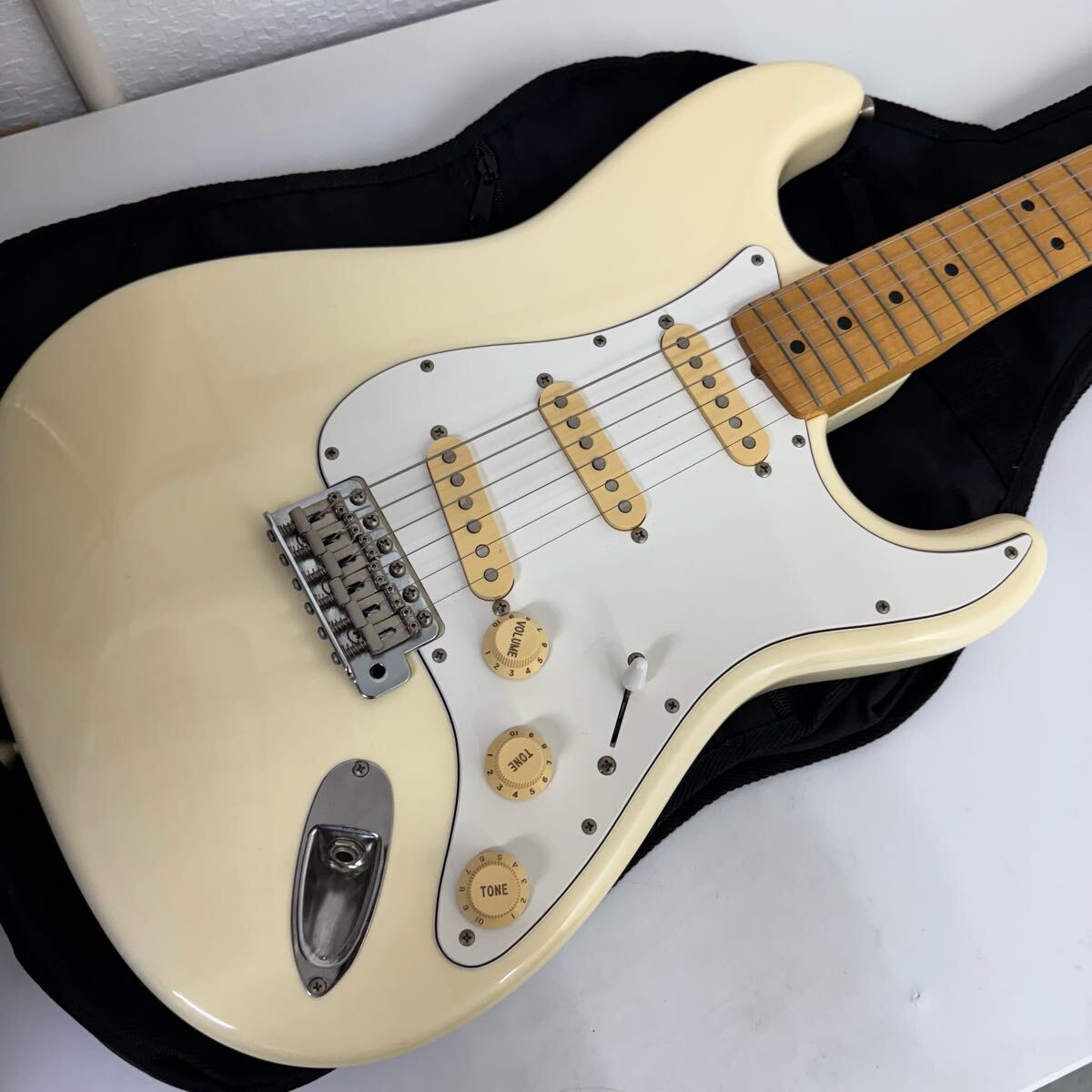 4R21 動作確認済 Fender Stratocaster made in Japan 2004 4R21 動作確認済 Fender Stratocaster made in Japan 2004