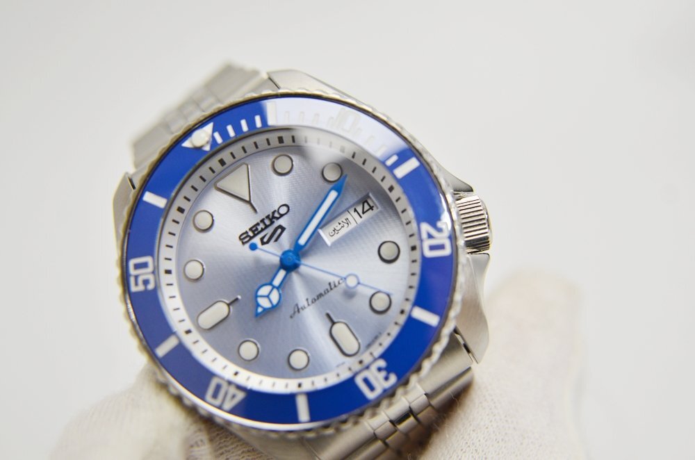 美品 SEIKO セイコー5 スポーツ メンズ デイデイト 自動巻き 美品 SEIKO セイコー5 スポーツ メンズ デイデイト 自動巻き
