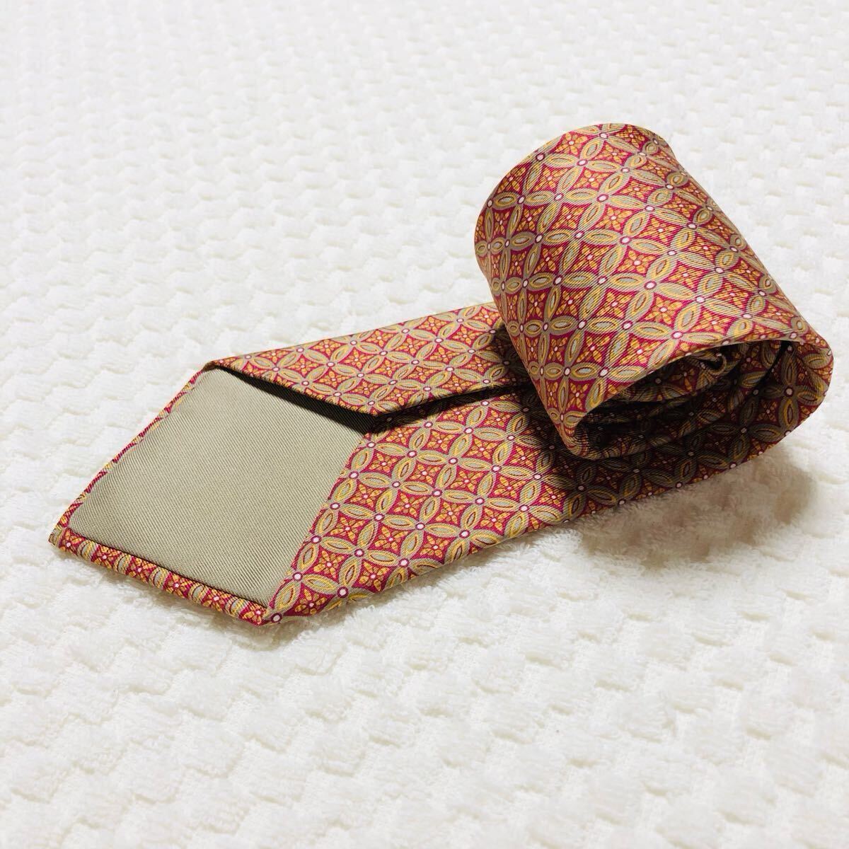 美品 HERMES エルメス ネクタイ 花柄 フラワー風装飾 総柄 美品 HERMES エルメス ネクタイ 花柄 フラワー風装飾 総柄
