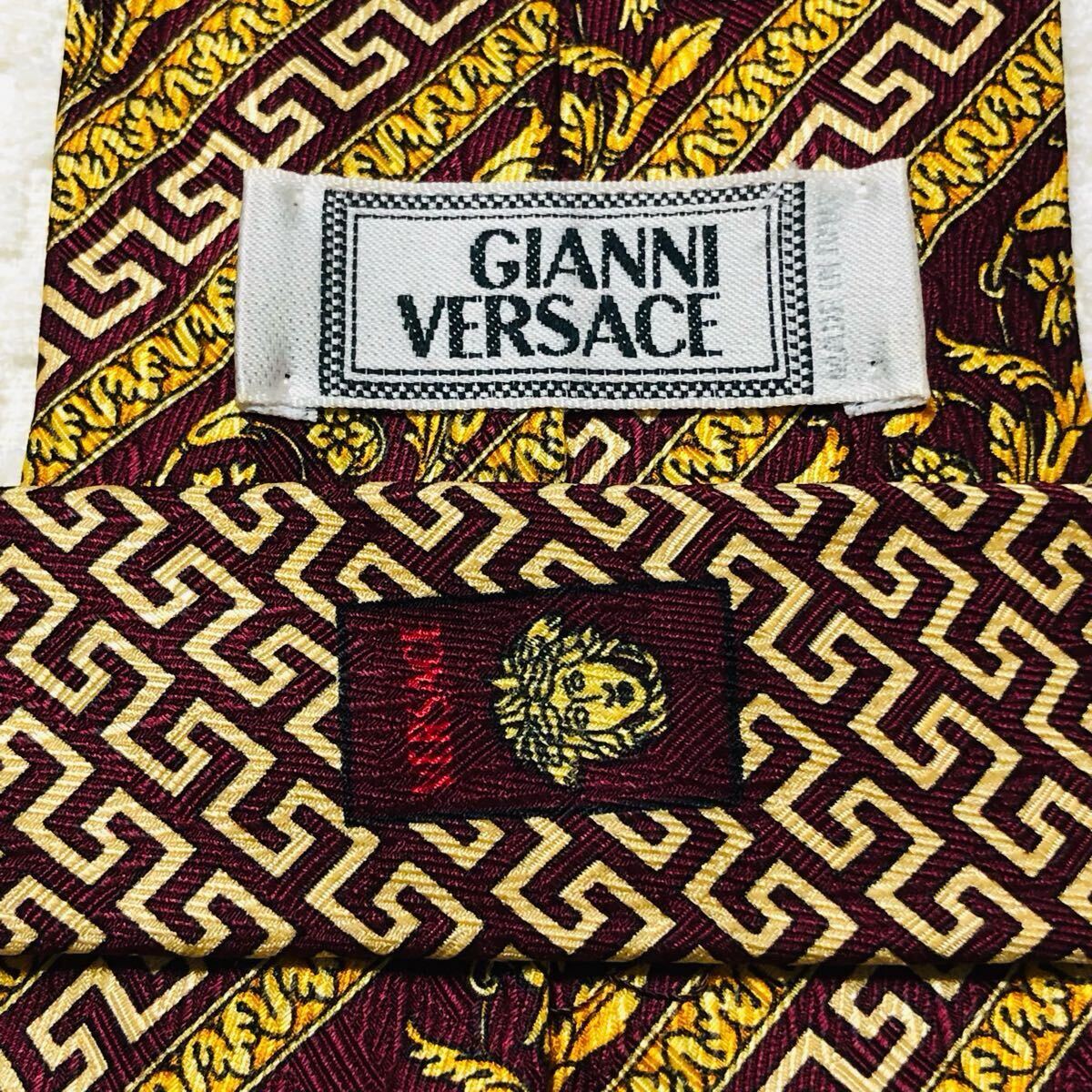 美品 GIANNI VERSACE ジャンニヴェルサーチ ネクタイ スカーフ柄 美品 GIANNI VERSACE ジャンニヴェルサーチ ネクタイ スカーフ柄