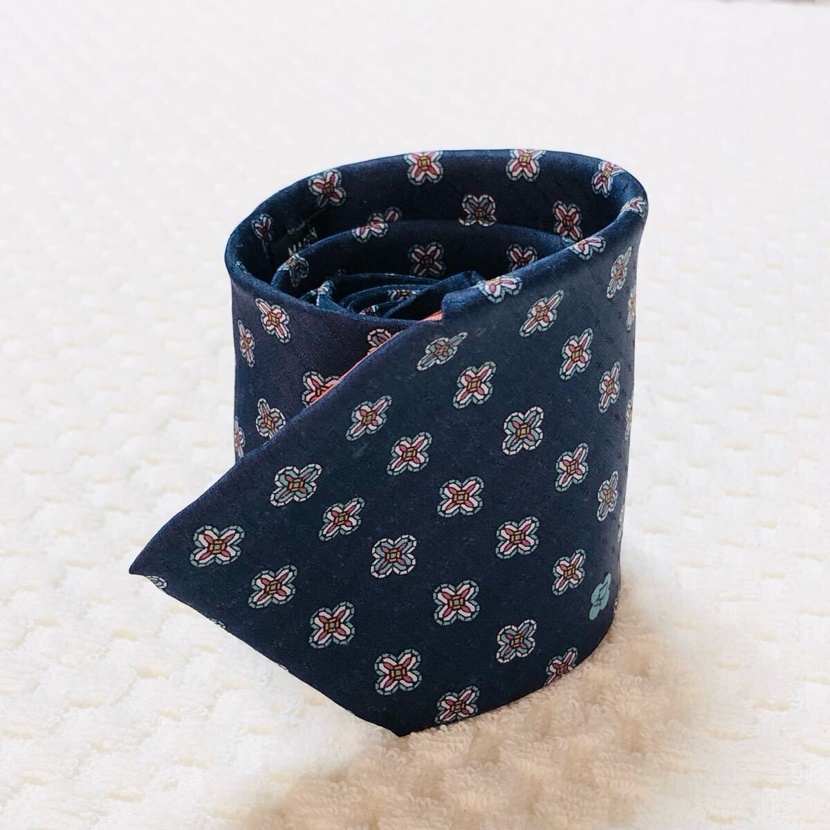 表側美品 Christian Dior クリスチャンディオール ネクタイ 花柄 表側美品 Christian Dior クリスチャンディオール ネクタイ 花柄