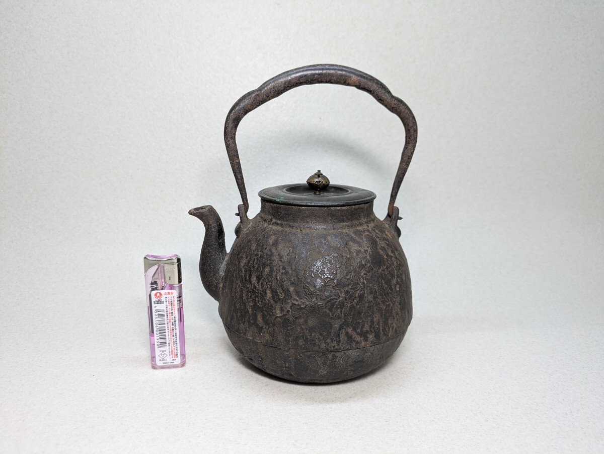 古鉄瓶 龍文堂造 岩肌 鉄瓶 古作 茶花文 煎茶道具 茶道具 湯沸 古鉄瓶 龍文堂造 岩肌 鉄瓶 古作 茶花文 煎茶道具 茶道具 湯沸