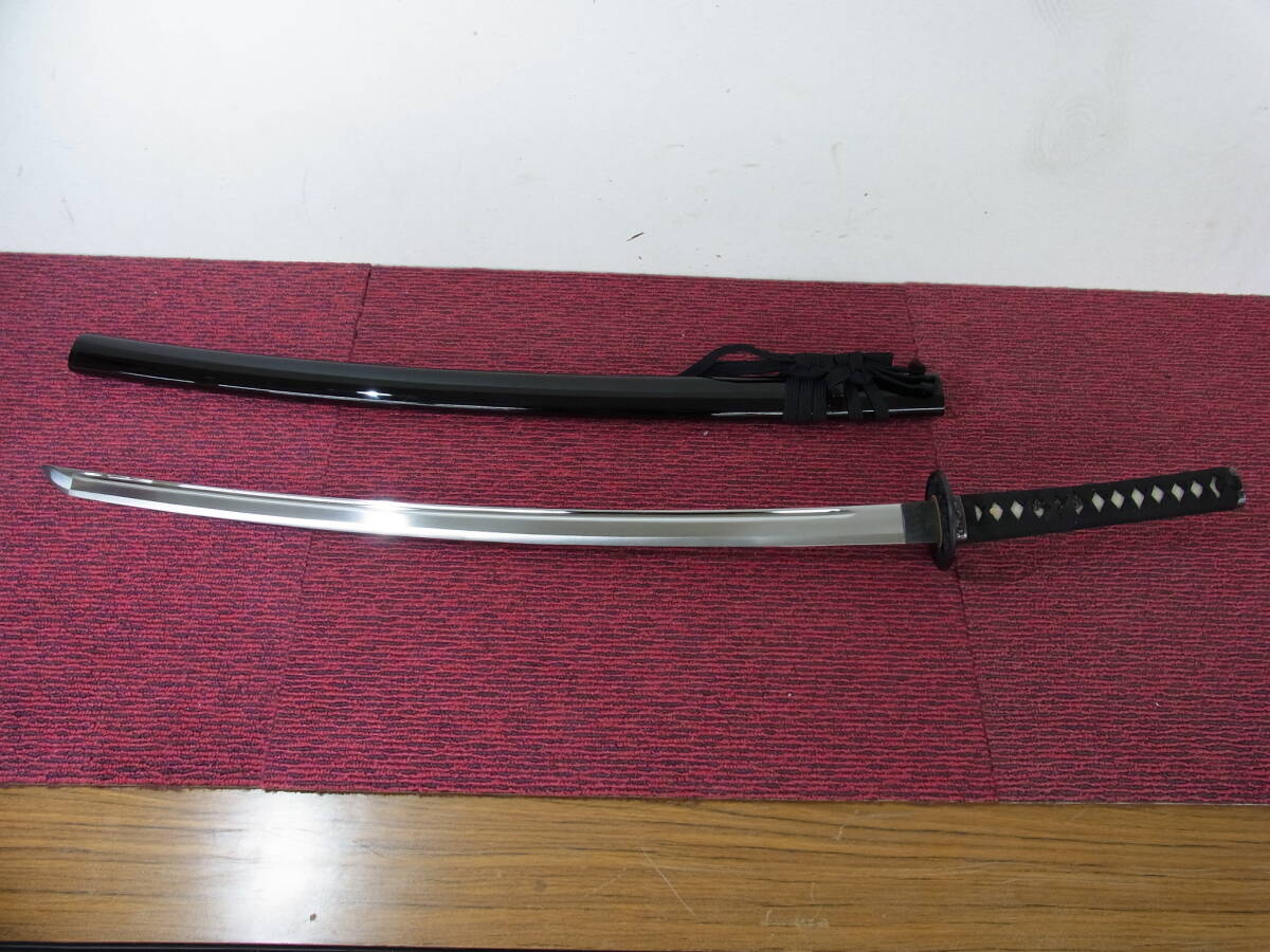 VV26) 美品 模造刀 居合刀 透かし 鍔 頭 龍 武具 重量1018g 2尺2 VV26) 美品 模造刀 居合刀 透かし 鍔 頭 龍 武具 重量1018g 2尺2