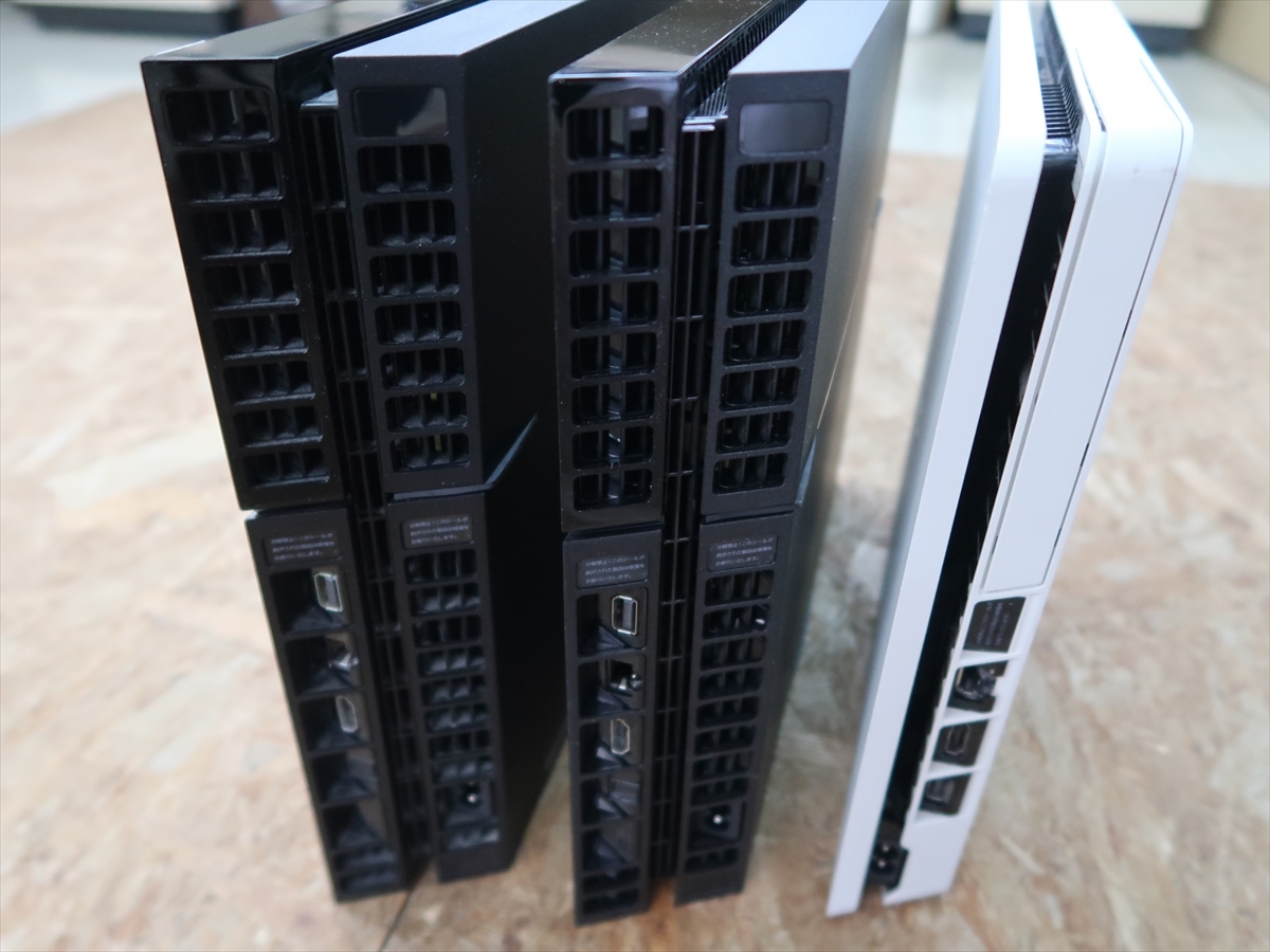 完全ジャンク品 PS4 本体のみ 計3台 CUH-1100A ブラック×2 完全ジャンク品 PS4 本体のみ 計3台 CUH-1100A ブラック×2