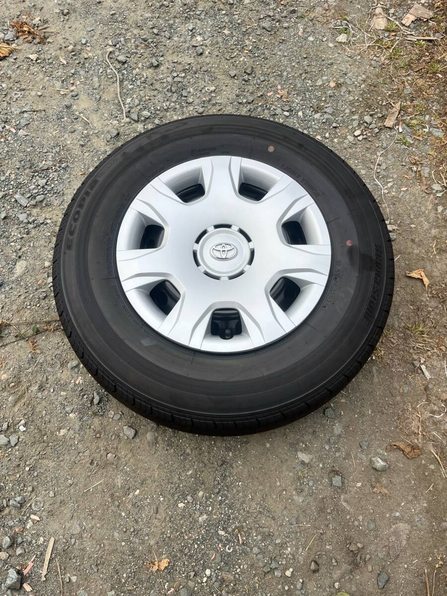ハイエース 純正タイヤ付きホイール 4本セット 新車外し(15 ハイエース 純正タイヤ付きホイール 4本セット 新車外し(15