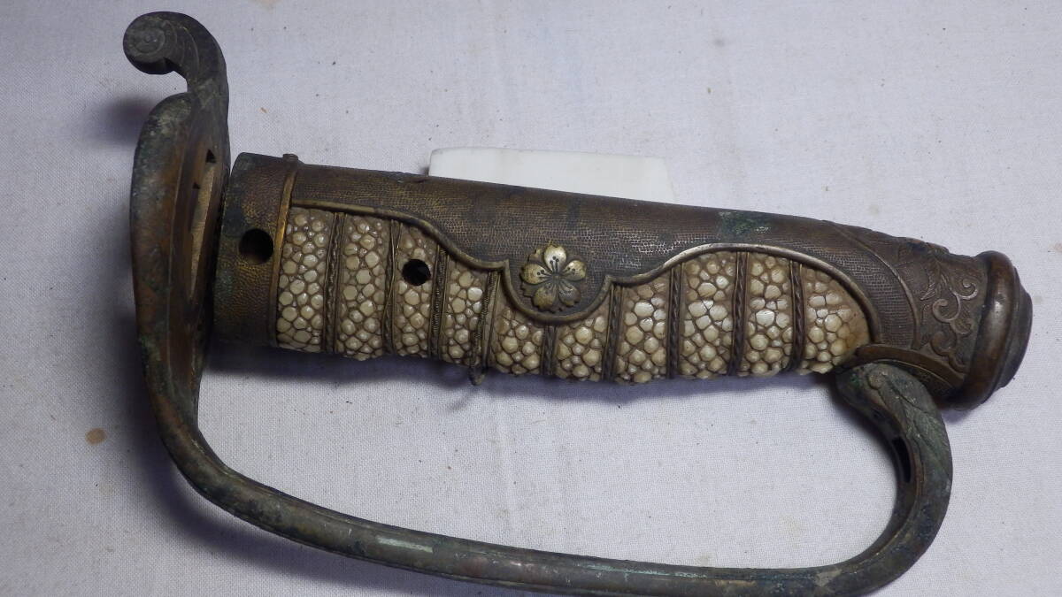 旧日本軍 指揮刀 部品 桜紋 鮫研ぎ出し鞘 (軍刀 サーベル 刀剣 旧日本軍 指揮刀 部品 桜紋 鮫研ぎ出し鞘 (軍刀 サーベル 刀剣