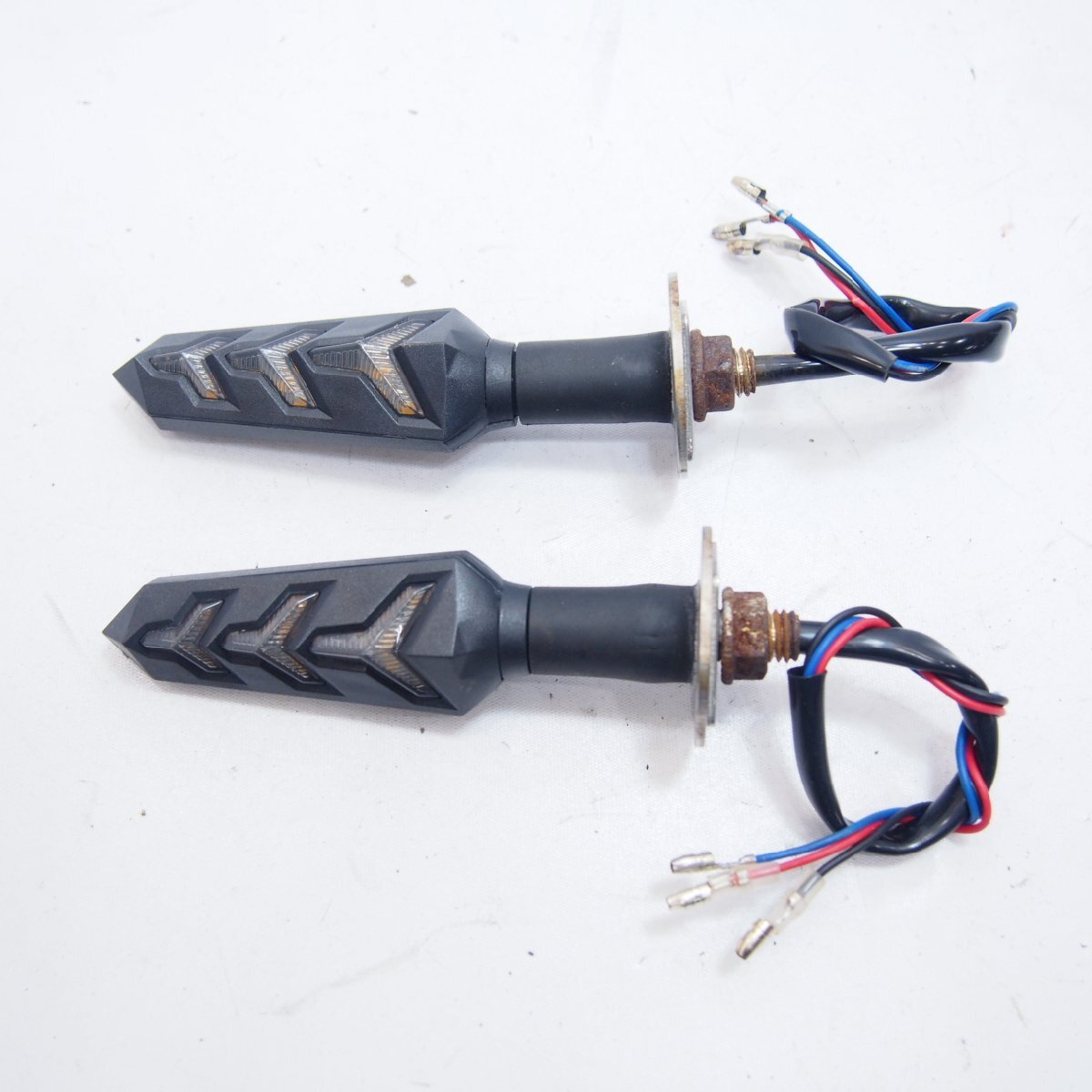 汎用LEDウインカー2個(gè)シーケンシャルZRX1200DAEG.CB1300SF.GSX-S1000
