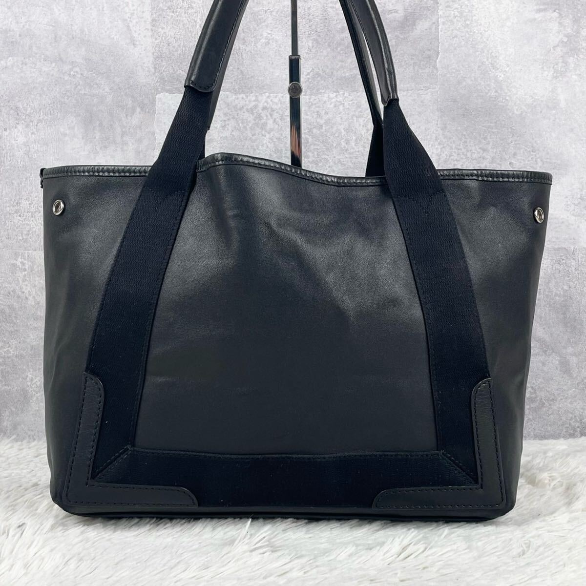 美品 BALENCIAGA バレンシアガ ネイビーカバス トートバッグ 美品 BALENCIAGA バレンシアガ ネイビーカバス トートバッグ
