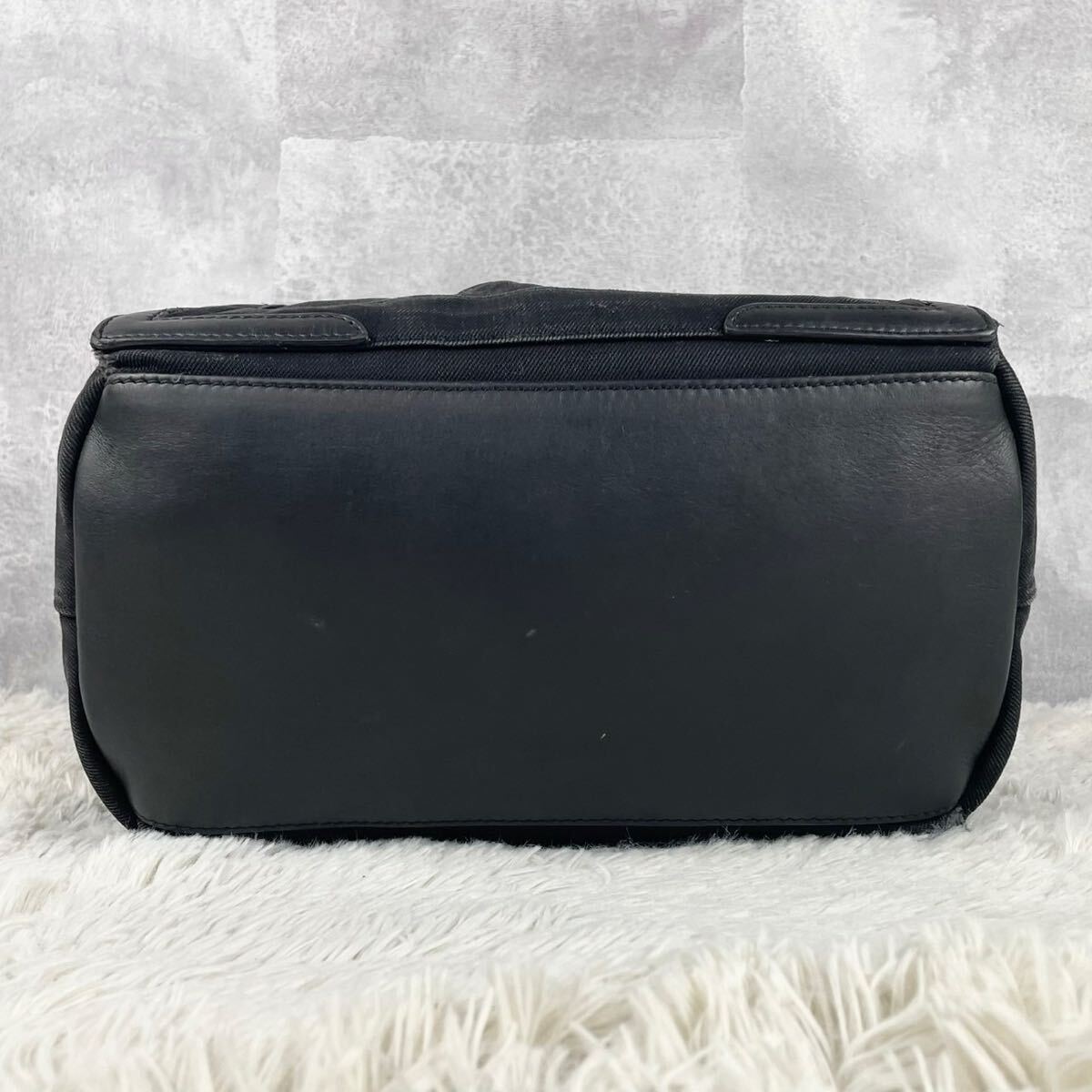 美品 BALENCIAGA バレンシアガ ネイビーカバス トートバッグ 美品 BALENCIAGA バレンシアガ ネイビーカバス トートバッグ
