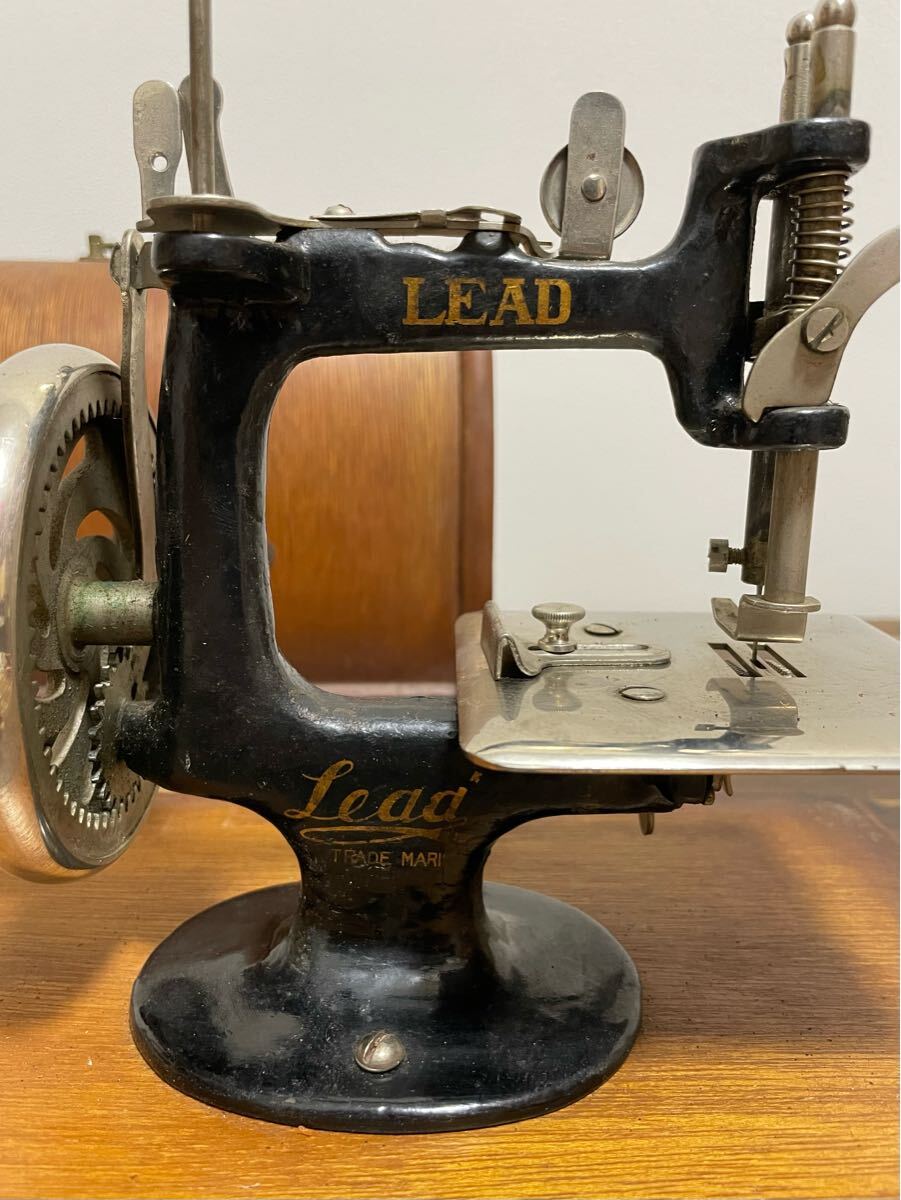 美品】 LEAD社 手回しミシン LEAD TRADE MARK ミシン オールド 美品】 LEAD社 手回しミシン LEAD TRADE MARK ミシン オールド