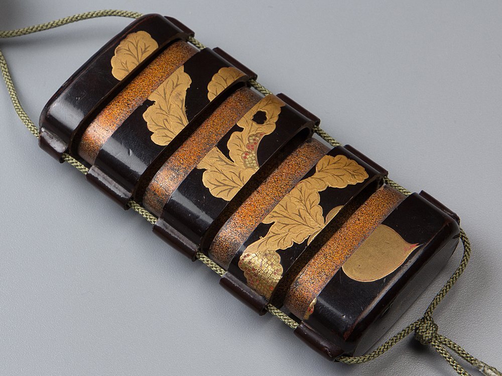 五】梶川作 蕪大根蒔絵印籠 芝山作 饅頭根付 箱付(印籠)|売買 五】梶川作 蕪大根蒔絵印籠 芝山作 饅頭根付 箱付(印籠)|売買