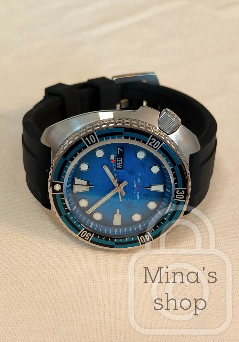 破格《このスペックで２万円以下》国産ムーブ搭載高質感ダイバーズ【S社製NH36/新品】防水20気圧 デイデイト機能 サファイア 316L 黒ラバー_画像9