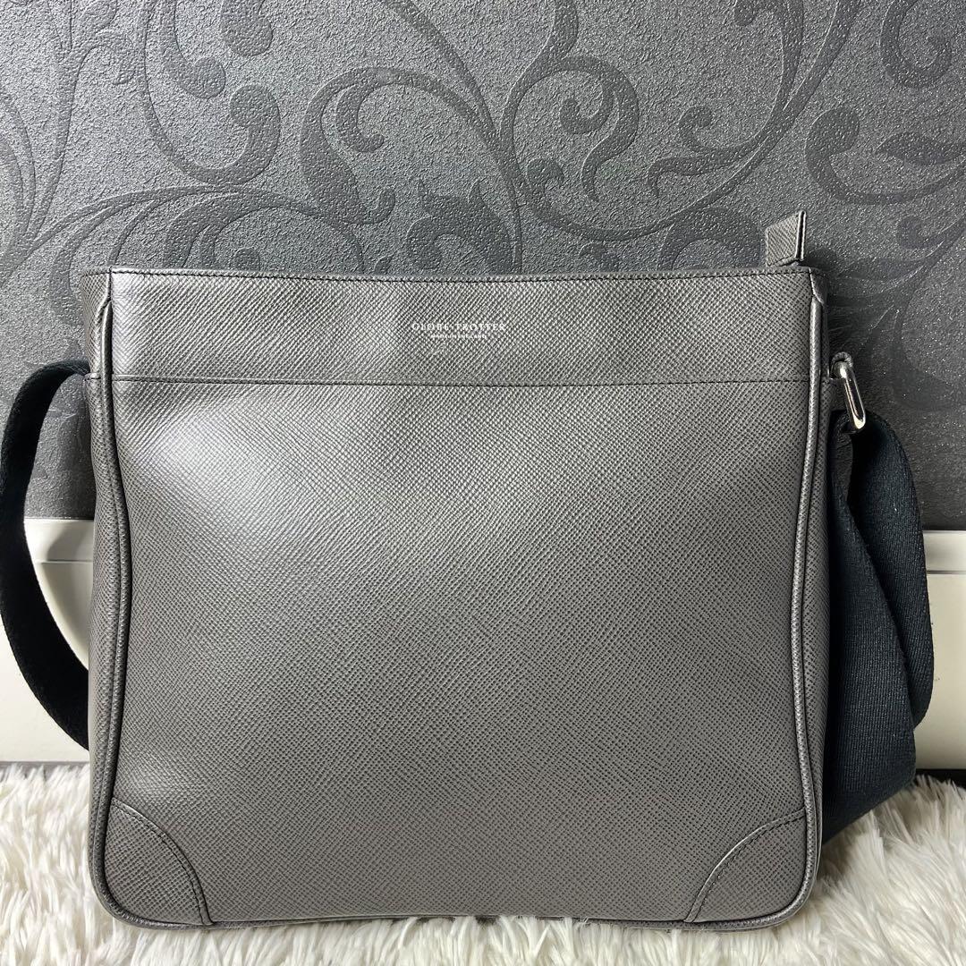 美品◯GLOBE TROTTER グローブトロッター ショルダーバッグ 美品◯GLOBE TROTTER グローブトロッター ショルダーバッグ
