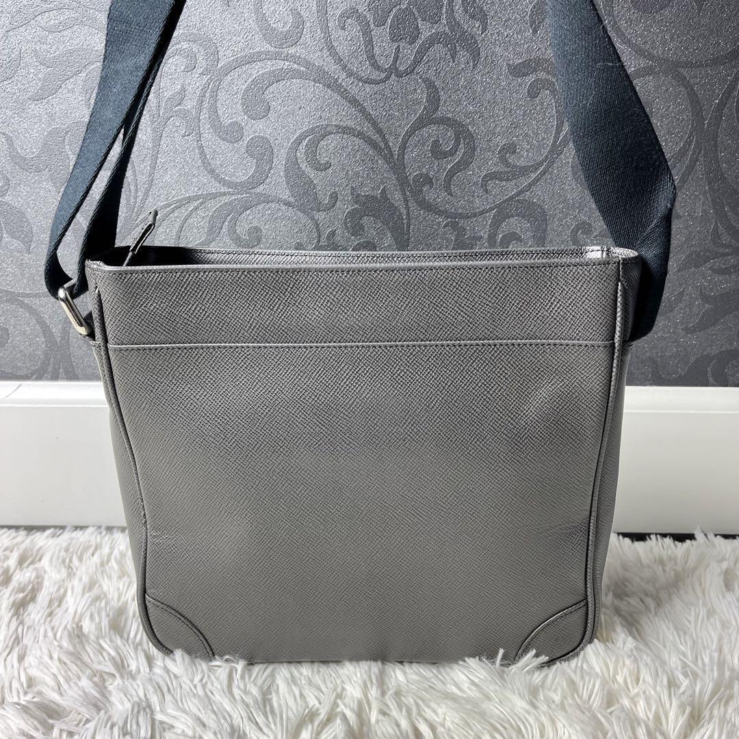 美品◯GLOBE TROTTER グローブトロッター ショルダーバッグ 美品◯GLOBE TROTTER グローブトロッター ショルダーバッグ