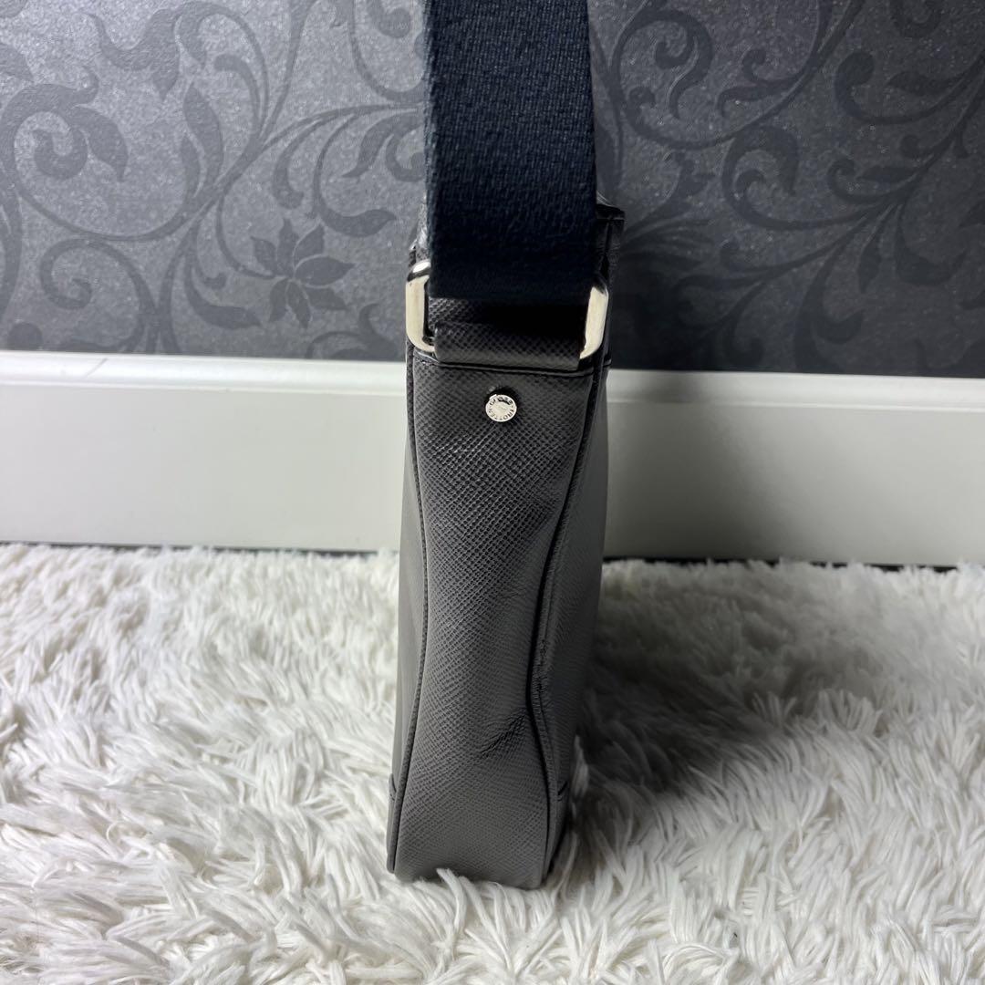 美品◯GLOBE TROTTER グローブトロッター ショルダーバッグ 美品◯GLOBE TROTTER グローブトロッター ショルダーバッグ