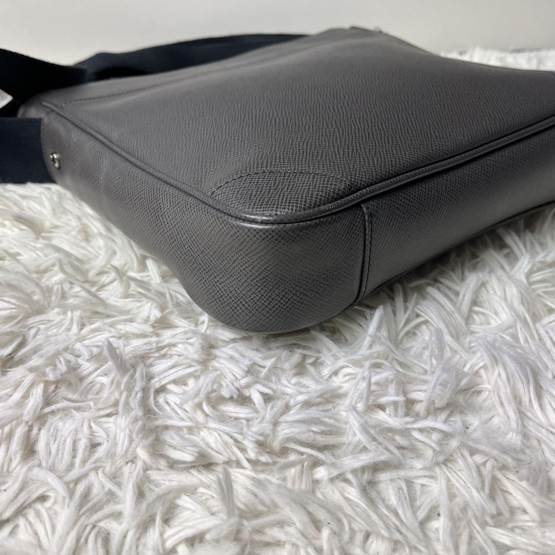 美品◯GLOBE TROTTER グローブトロッター ショルダーバッグ 美品◯GLOBE TROTTER グローブトロッター ショルダーバッグ