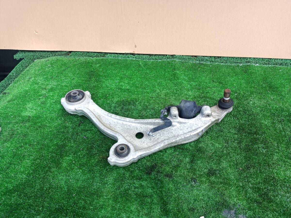 日産　フロントロアコントロールアーム　左　エルグランド　DBA-PE52　PE52　E52， PNE52， TE52， TNE52　2010　#hyj　NSP257475